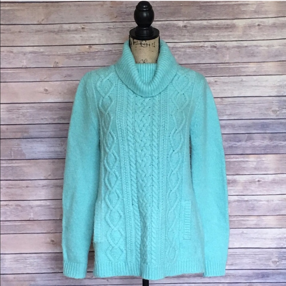 Vineyard Vines sweater turtle neck